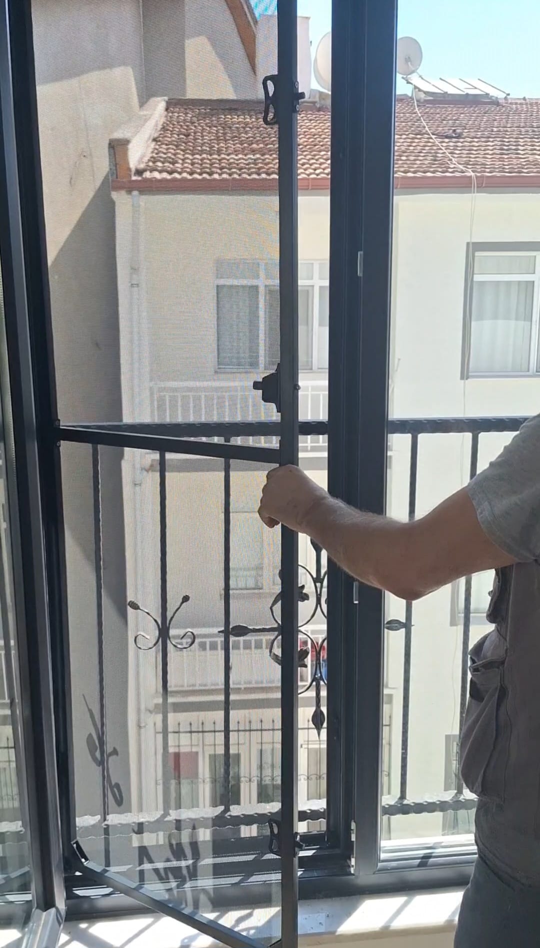 Güçlendirilmiş pencere kedi sinekliği file detayı